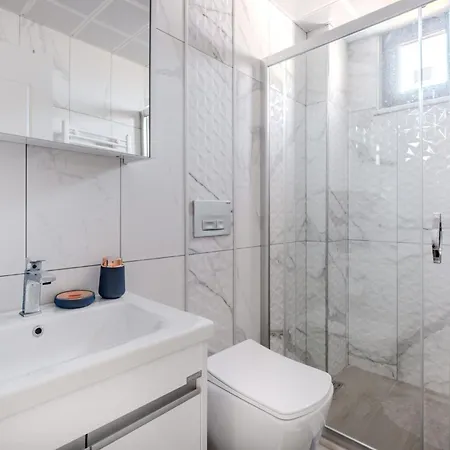 Sea View Duplex W Terrace In Goldenhorn شقة *