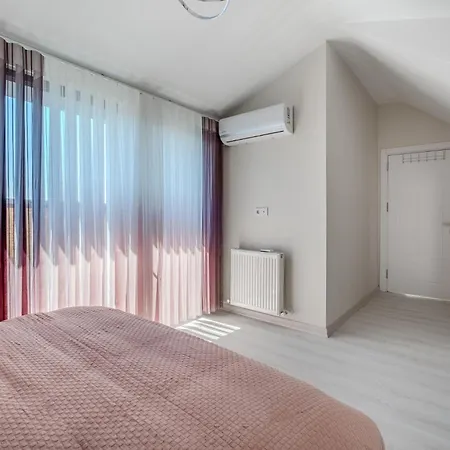 Sea View Duplex W Terrace In Goldenhorn شقة